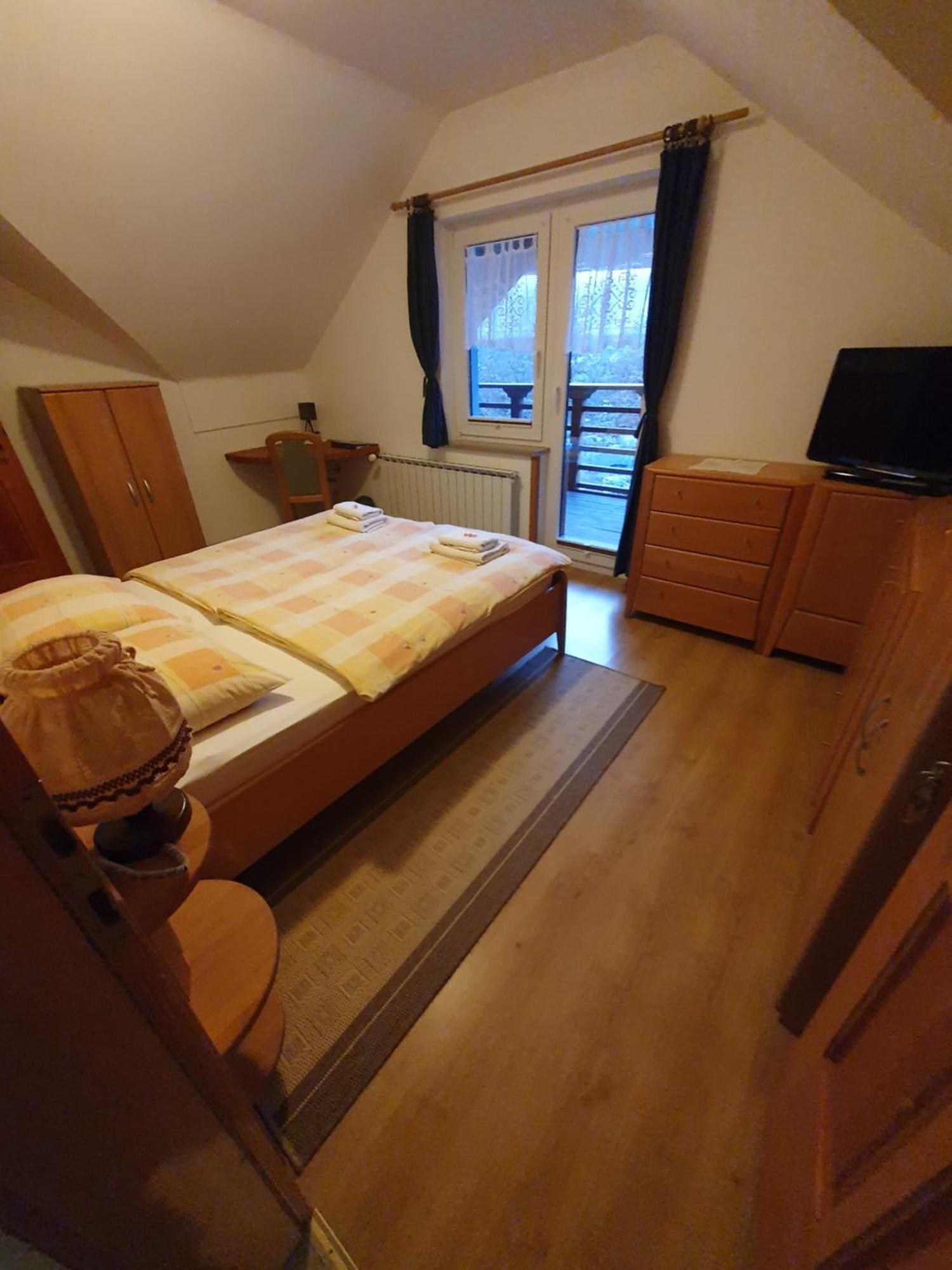 Miskar Rooms Cerknica Værelse billede