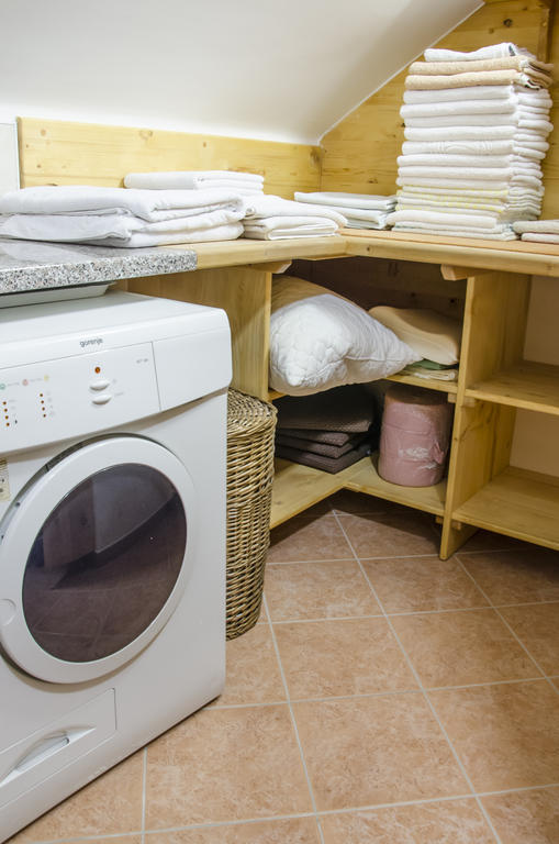 Miskar Rooms Cerknica Eksteriør billede